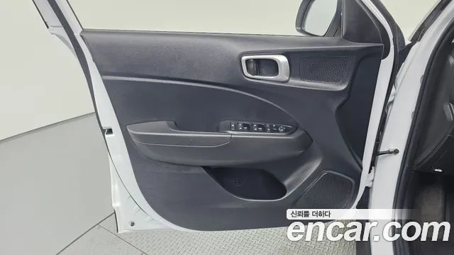 Hyundai Venue — Фото автомобиля 13