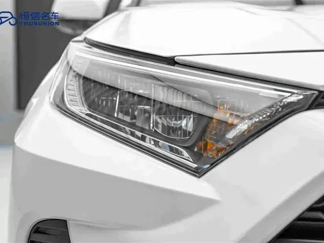 Toyota RAV4 — Фото автомобиля 10
