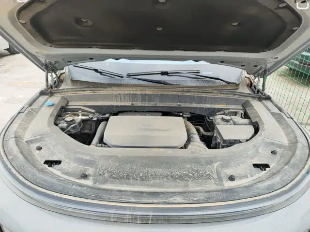 Li Auto L9 — Фото автомобиля 10