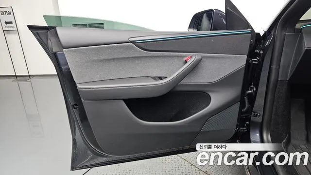 Tesla Model Y — Фото автомобиля 23