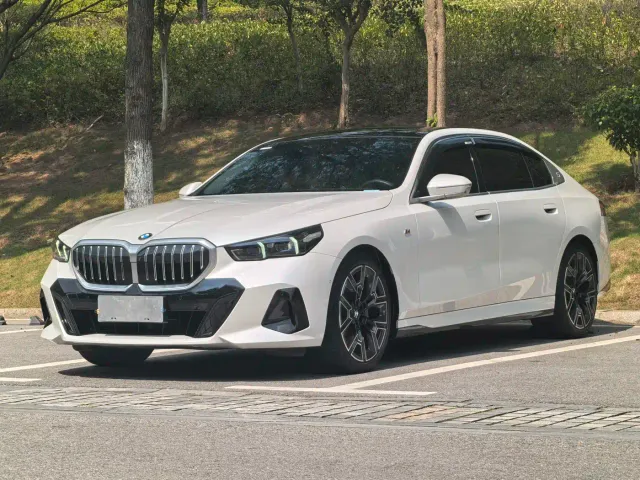 Фотография автомобиля — BMW 5 Series