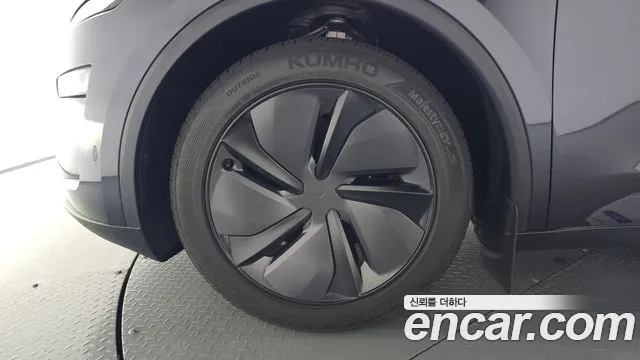 Tesla Model Y — Фото автомобиля 5