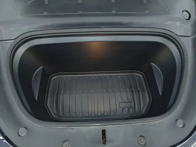 Tesla Model Y — Фото автомобиля 19