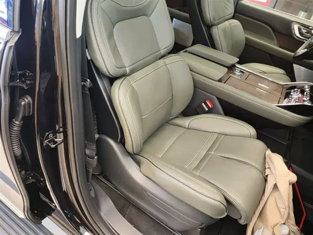 Lincoln Navigator — Фото автомобиля 24