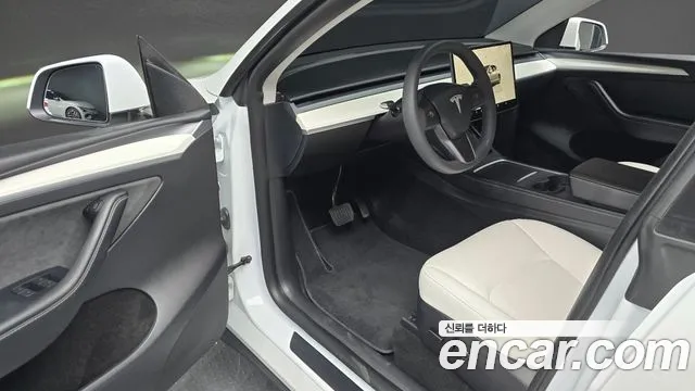 Tesla Model Y — Фото автомобиля 15
