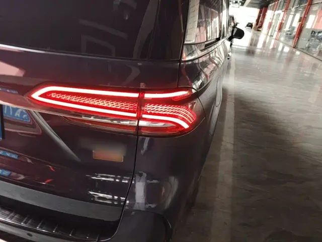 Roewe iMAX8 — Фото автомобиля 7
