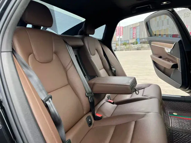 Volvo S90 — Фото автомобиля 22