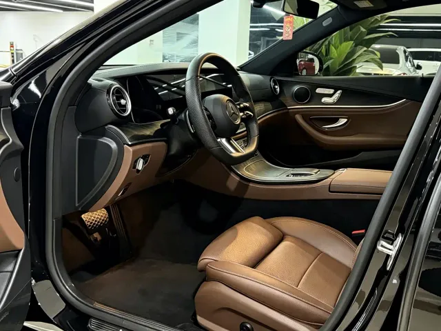 Mercedes-Benz E-Class — Фото автомобиля 4