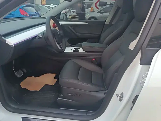 Tesla Model Y — Фото автомобиля 14
