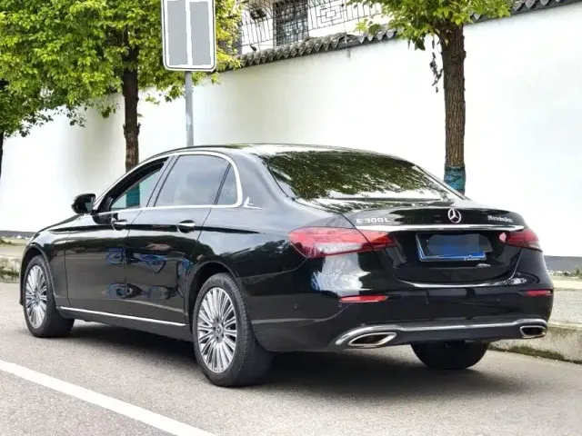 Mercedes-Benz E-Class — Фото автомобиля 11
