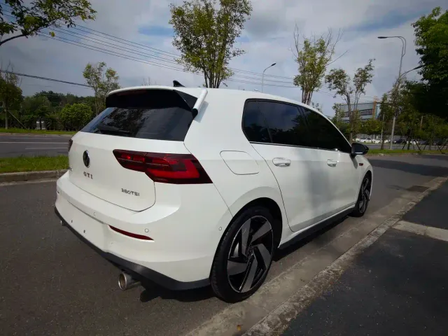 Volkswagen Golf GTI — Фото автомобиля 5