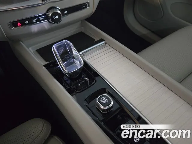 Volvo XC60 Generation 2 — Фото автомобиля 12