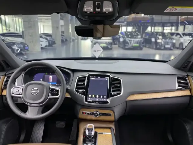 Volvo XC90 — Фото автомобиля 14