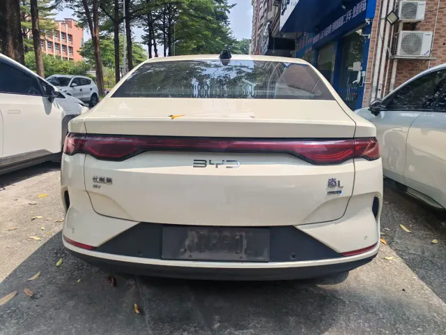 BYD Qin L — Фото автомобиля 4