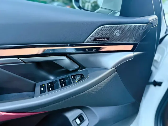 BMW 5 Series — Фото автомобиля 11