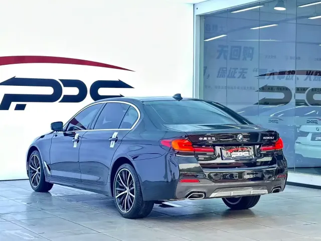 BMW 5 Series — Фото автомобиля 23