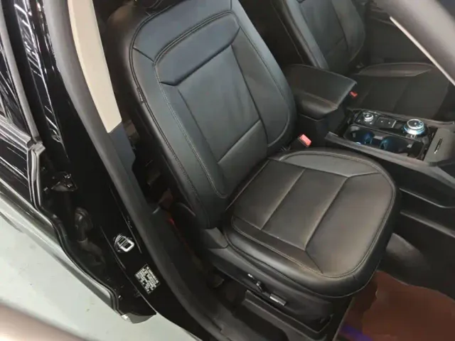 Ford Explorer — Фото автомобиля 24