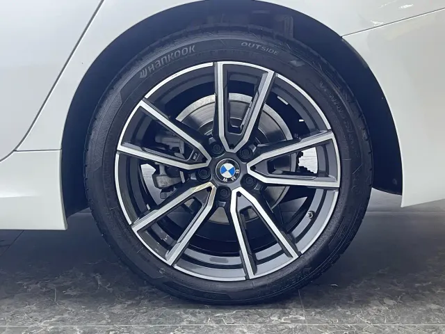 BMW 3 Series — Фото автомобиля 10