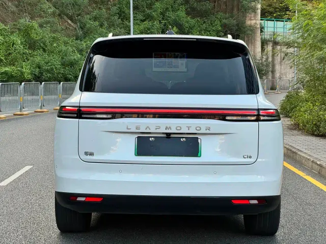 Leapmotor C16 — Фото автомобиля 12