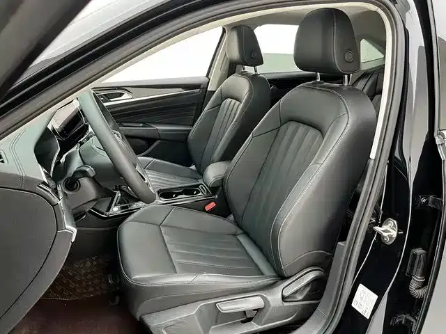 Volkswagen Passat — Фото автомобиля 26