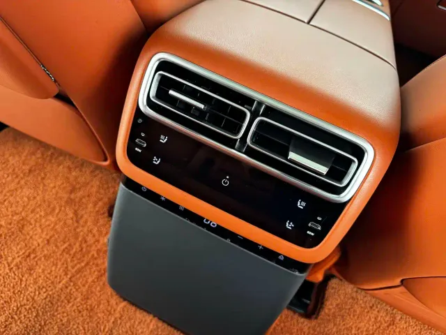 Li Auto L7 — Фото автомобиля 12
