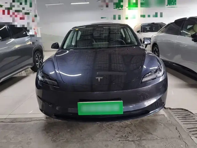 Tesla Model 3 — Фото автомобиля 2