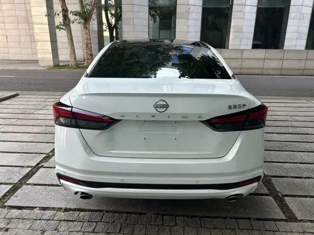 Nissan Teana — Фото автомобиля 6