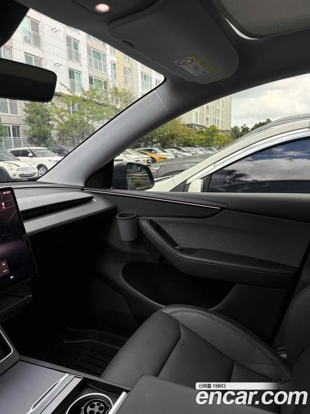 Tesla Model Y — Фото автомобиля 11