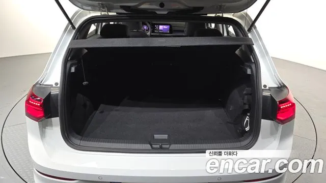 Volkswagen Golf Golf 8 поколение 2.0 TDI Prestige — Фото автомобиля 17