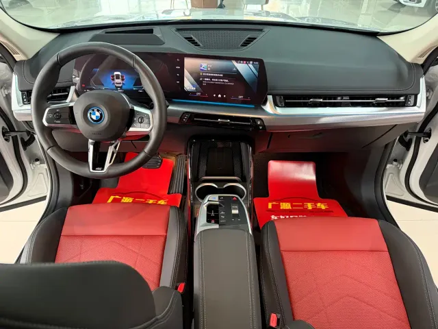 BMW iX1 — Фото автомобиля 11
