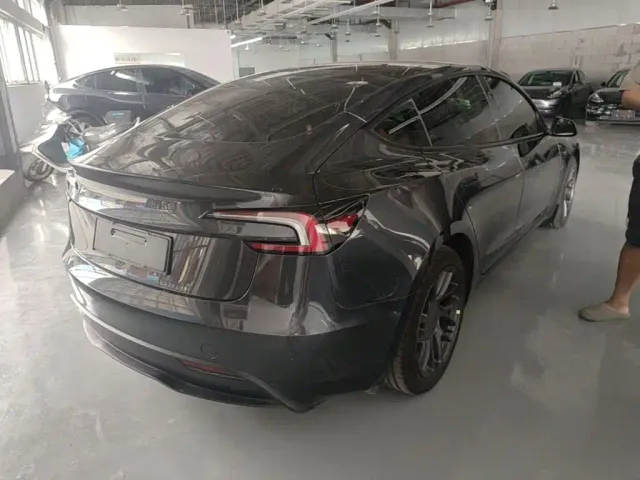 Tesla Model 3 — Фото автомобиля 6