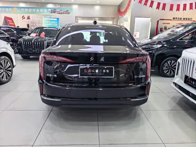 Hongqi E-QM5 — Фото автомобиля 6