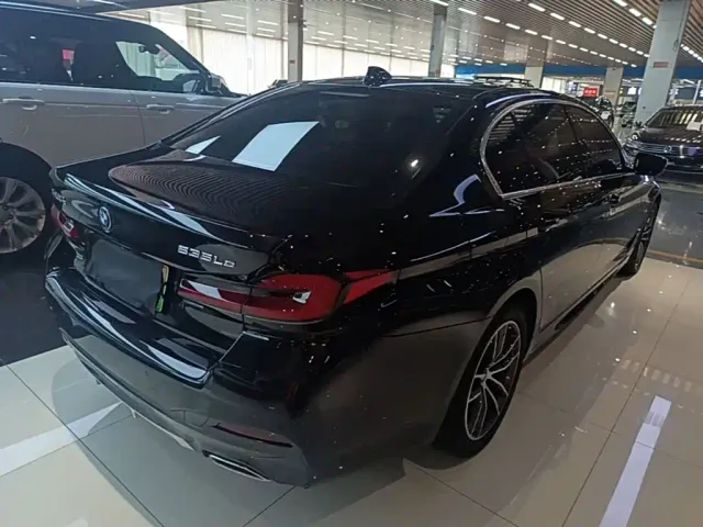 BMW 5 Series — Фото автомобиля 6