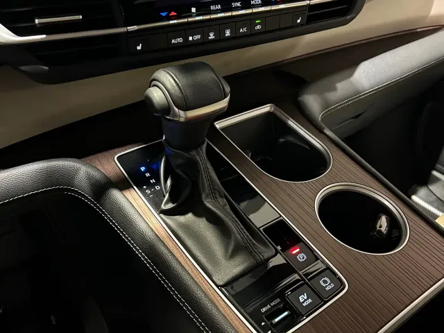Toyota Sienna — Фото автомобиля 13
