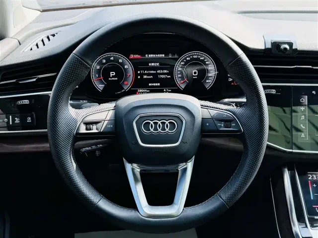 Audi Q7 — Фото автомобиля 9