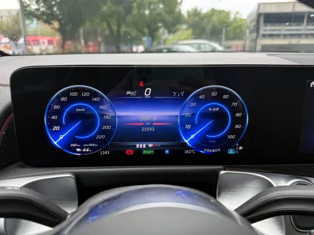 Mercedes-Benz EQB — Фото автомобиля 11