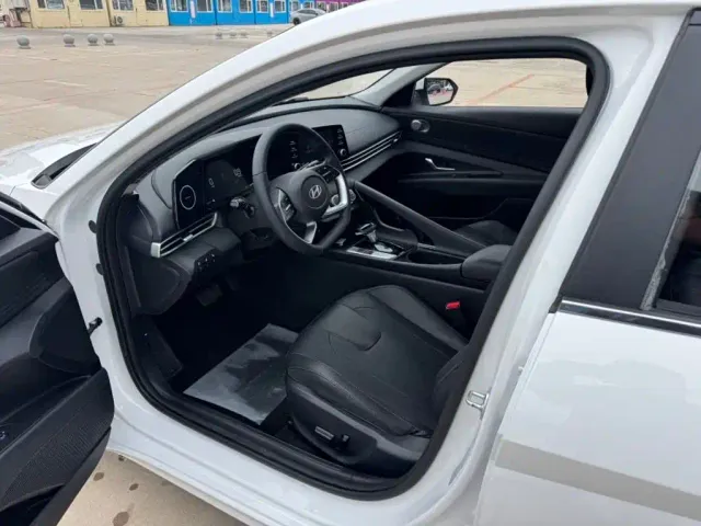 Hyundai Elantra — Фото автомобиля 3