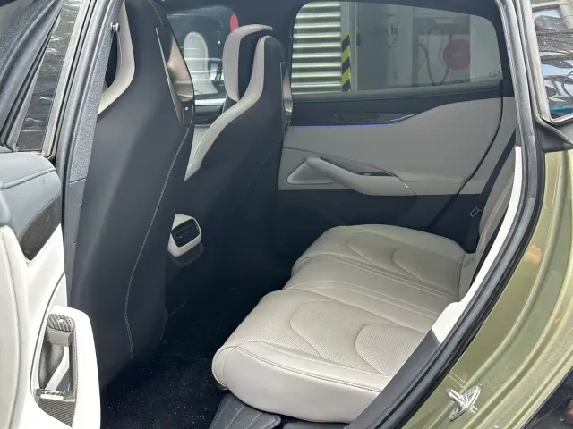 Xiaomi SU7 — Фото автомобиля 17