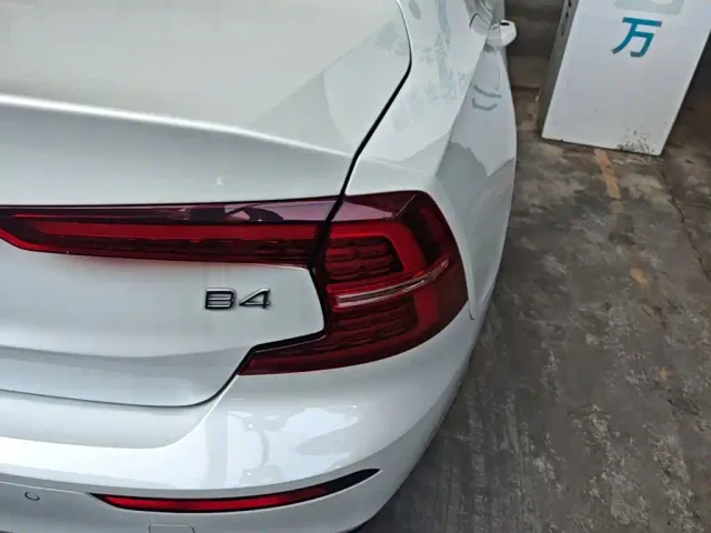 Volvo S60 — Фото автомобиля 7