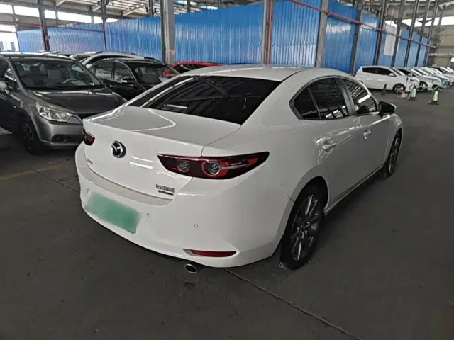 Mazda Axela — Фото автомобиля 6