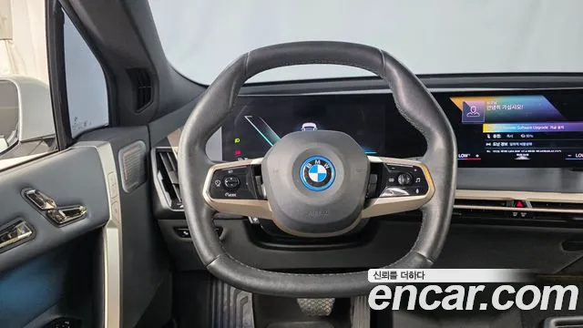 BMW iX — Фото автомобиля 12