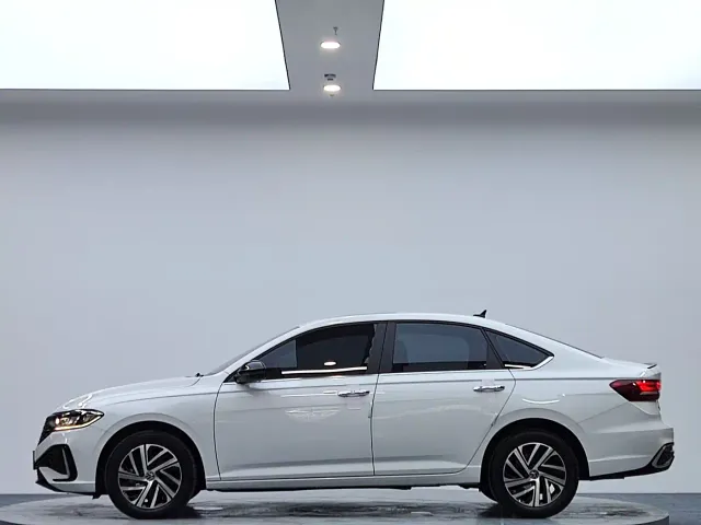 Volkswagen Lavida — Фото автомобиля 5