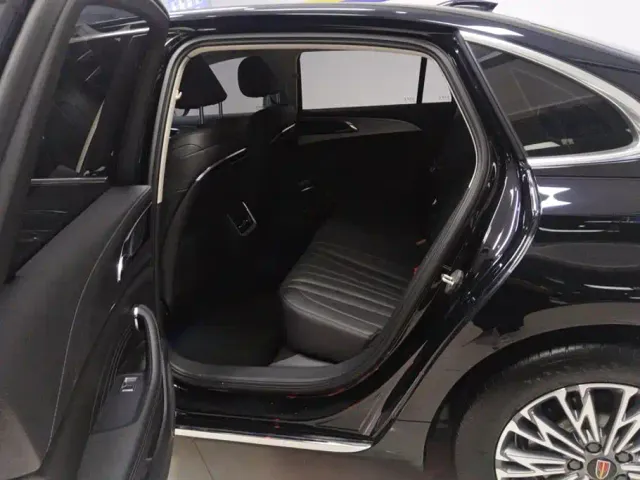 Hongqi H5 — Фото автомобиля 11