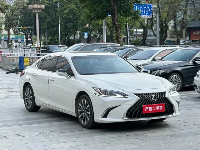 Lexus ES — Фото автомобиля 3