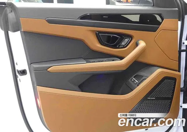 Lamborghini Urus — Фото автомобиля 13