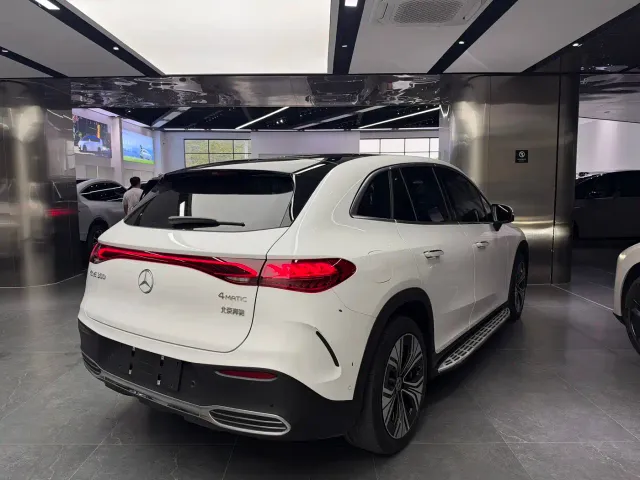 Mercedes-Benz EQE SUV — Фото автомобиля 14