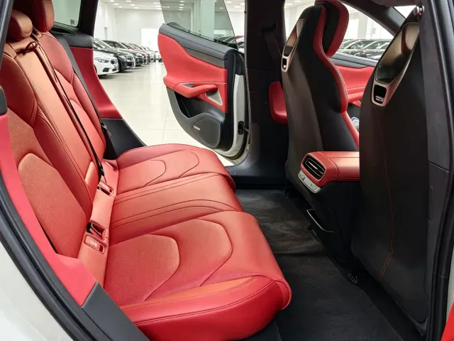 Xiaomi SU7 — Фото автомобиля 13