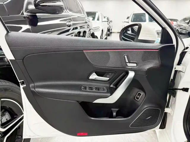 Mercedes-Benz A-Class — Фото автомобиля 12