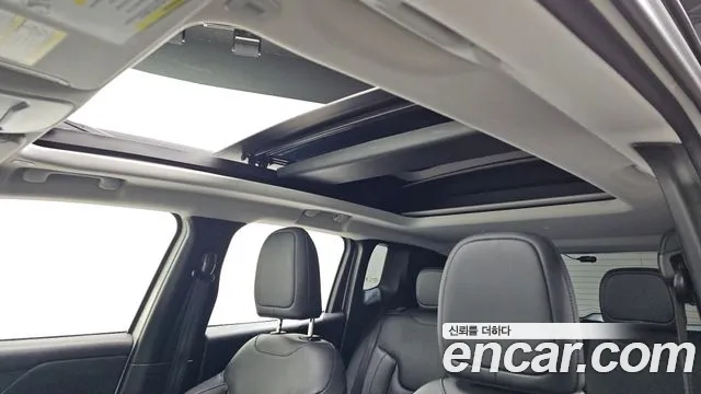 Jeep Renegade — Фото автомобиля 30