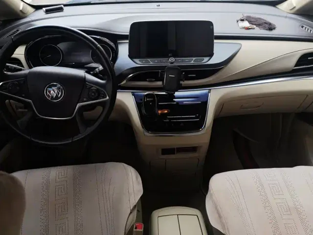 Buick GL8 — Фото автомобиля 12